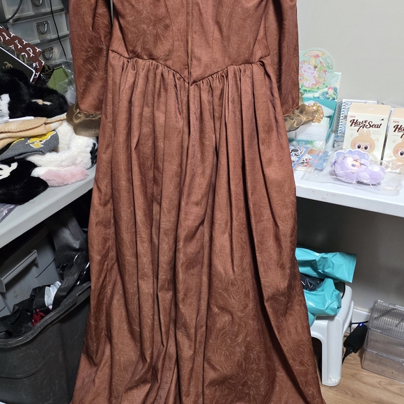 Beautiful Victorian Dress - Picture 3 of 3